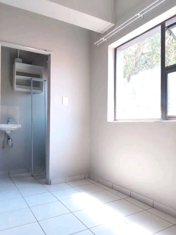 Bachelor s flats to rent in 130 hunter and be  in Yeoville