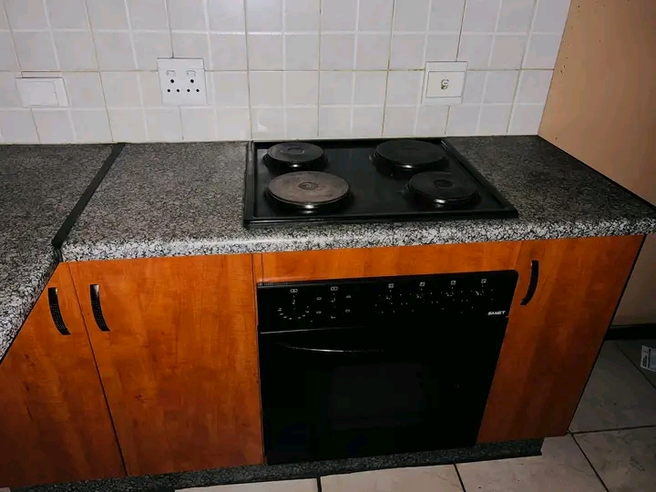 3 bedroom flat for sharing in cbd (the oaktre  in Kempton Park