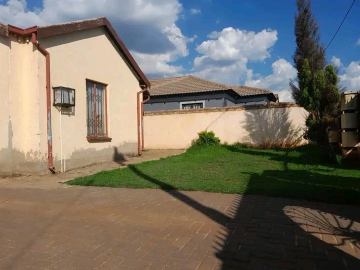 House available to rent at eastfield 📍
r4  in Vosloorus