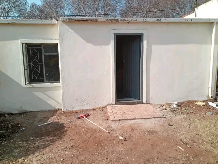Nice bachelor for 3500 water and electricity   in Kensington