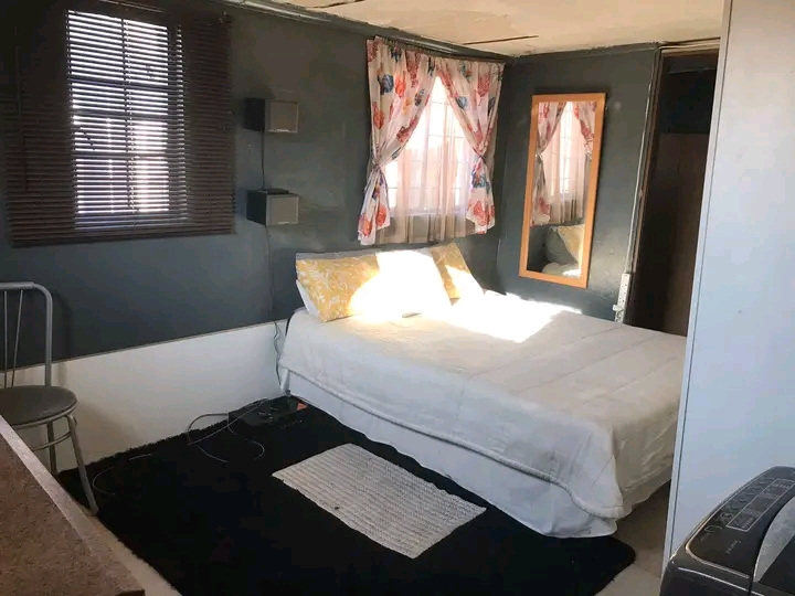 Room to rent,14 rooth,build in wood rope,unit  in Alexandra