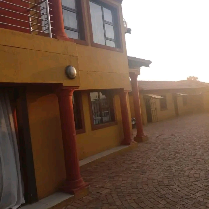 Very spacious cottage available 
availabilit  in Alberton