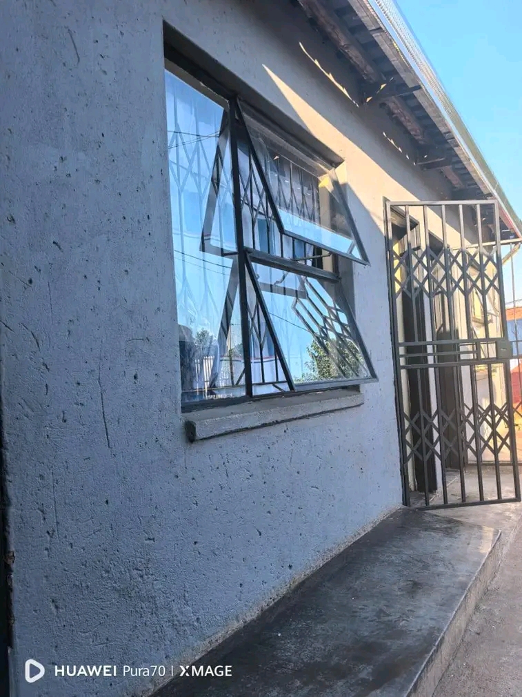 Room available for rent in zone 2(next to the  in Winnie Mandela