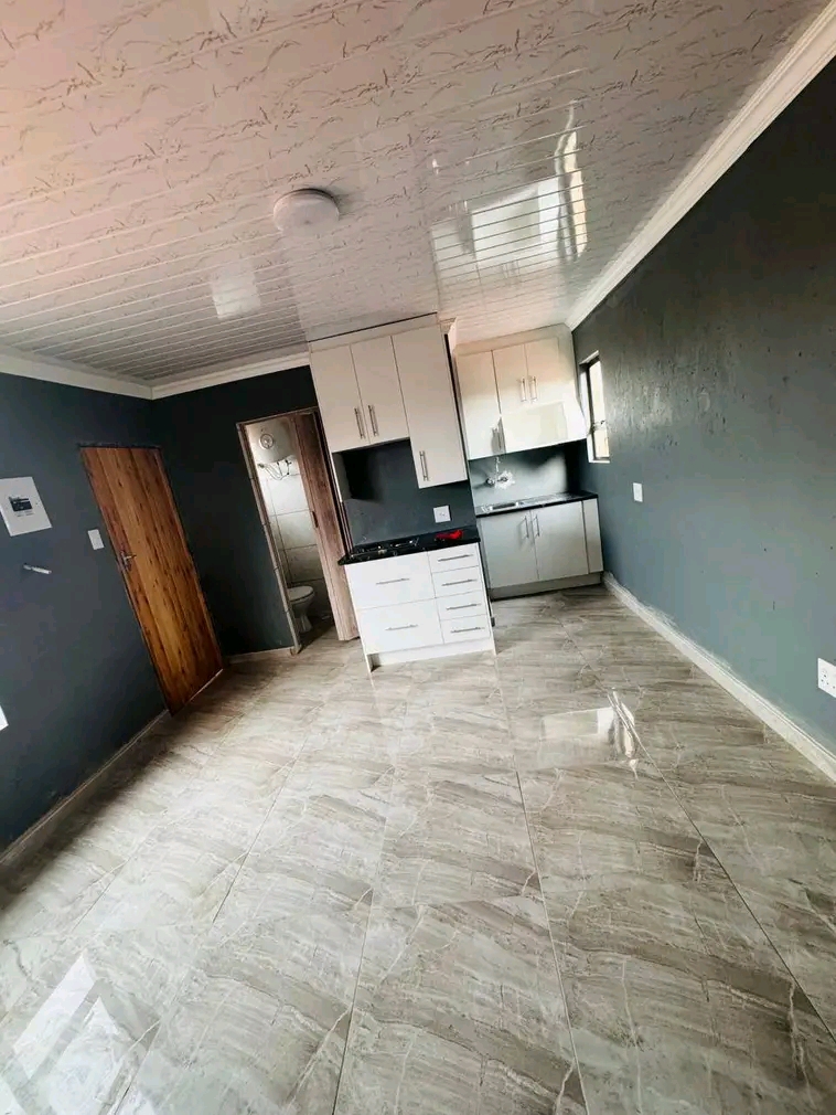 Room to rent available ext 20 ensuit  more in  in Protea Glen