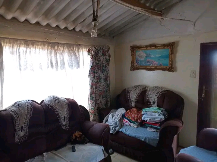 2;bedroom house zone 3 
r2000 rent
r1500 de  in Sebokeng