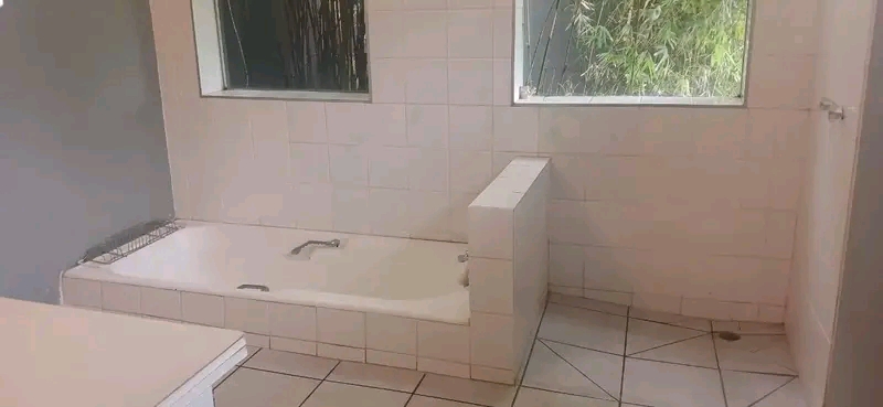 2 bedroom cottage for 8000 water and electric  in Kensington