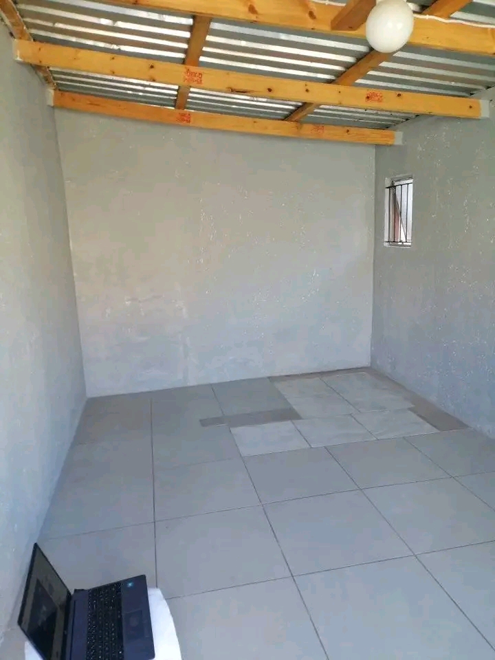 Room available at umnonjaneni next to endayen  in Tembisa