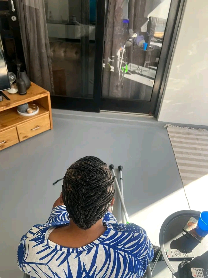 Hi am doing dreadlocks styles all styles hous  in Midrand