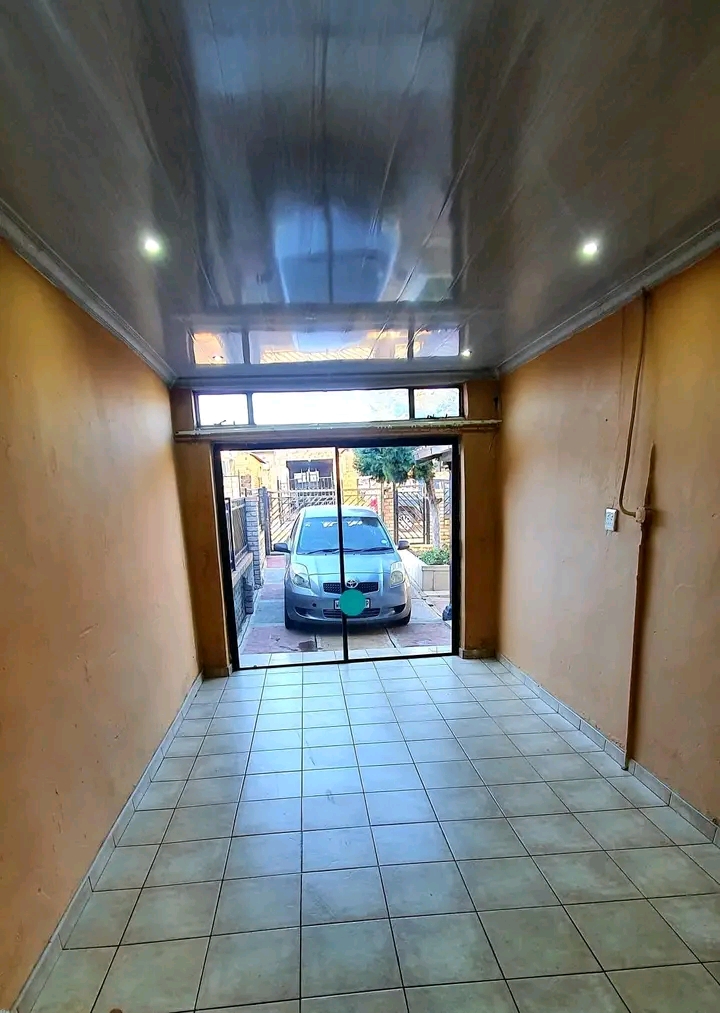 A beautiful spacious garage ensuite available  in Chiawelo
