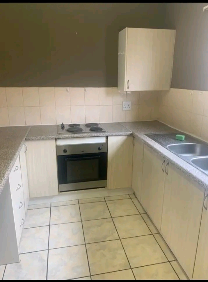 This gorgeous and clean apartment is located   in Birchleigh