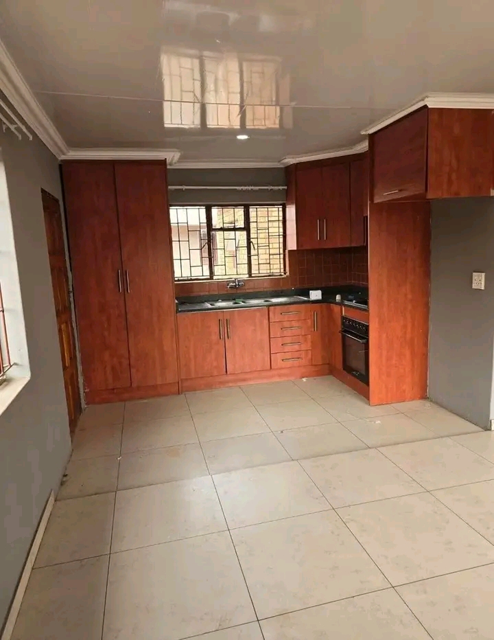 3 cottages available for rental in york road   in Kensington