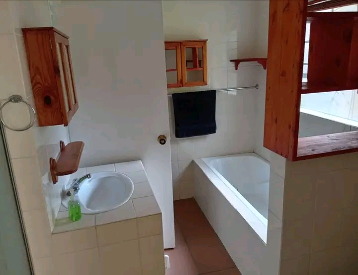 2 bedroom cottage to let 
r5000p/m 
occupat  in Mulbarton