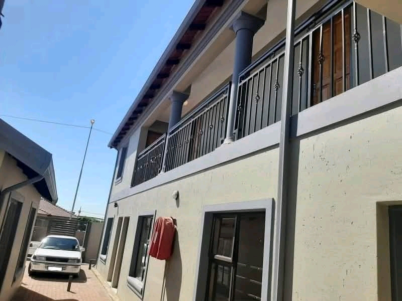 Neat open room accommodation in close   proxi  in Vosloorus