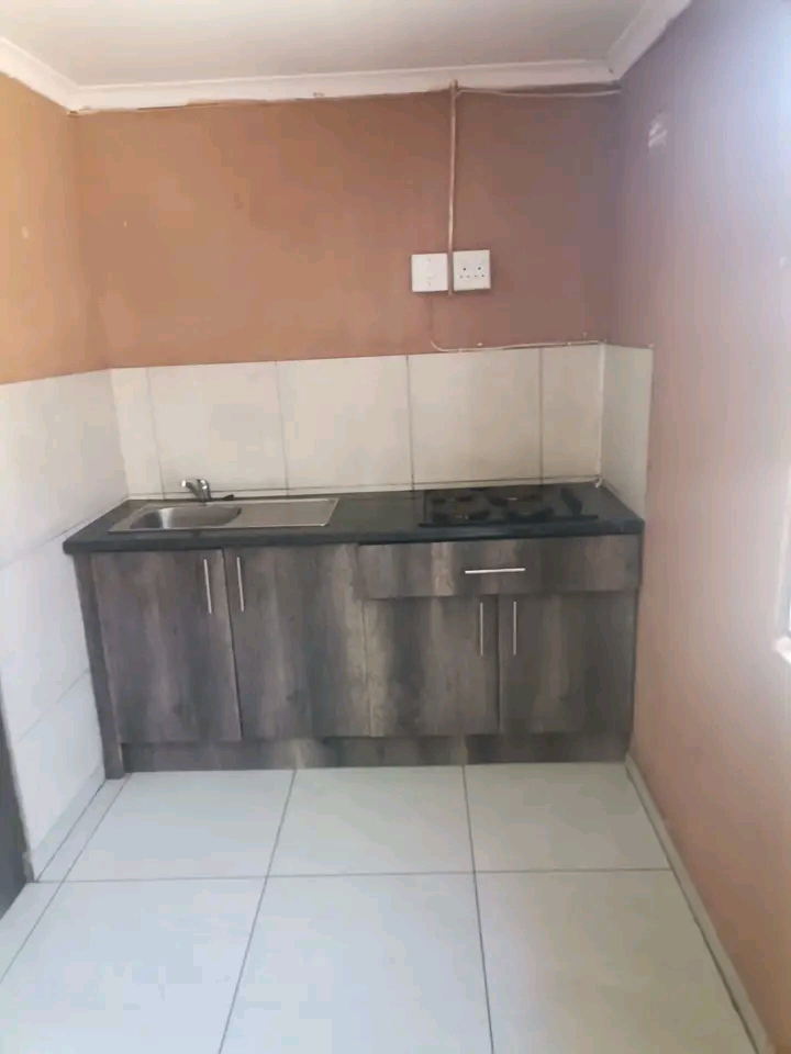 Open plan bachelor 
 available immediately �  in Birch Acres