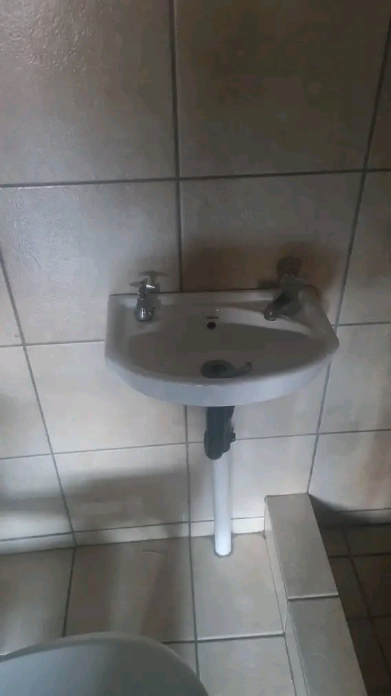 Room to let at 24 president and garden has to  in Turffontein