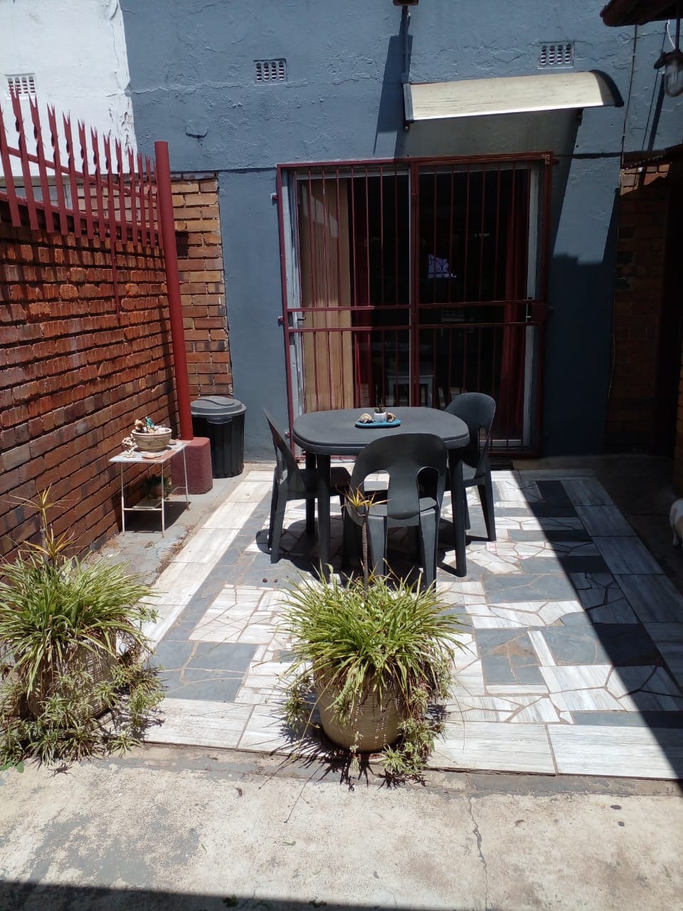 1 bedroom  garden cottage available as from 1  in Rewlatch