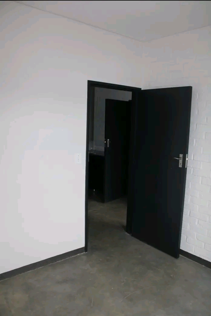 We offer 50% off 1st month rent and deposit   in Doornfontein
