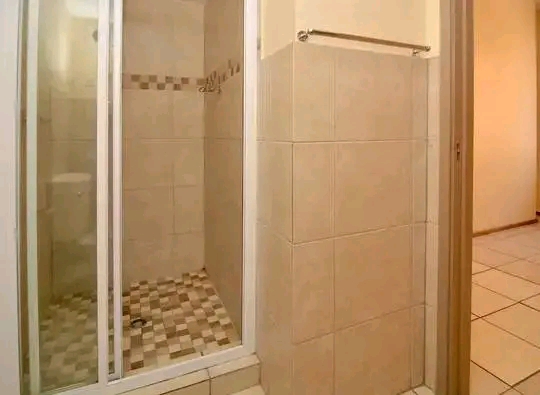 Comfortable home this inviting 1-bedroom home  in Lombardy East