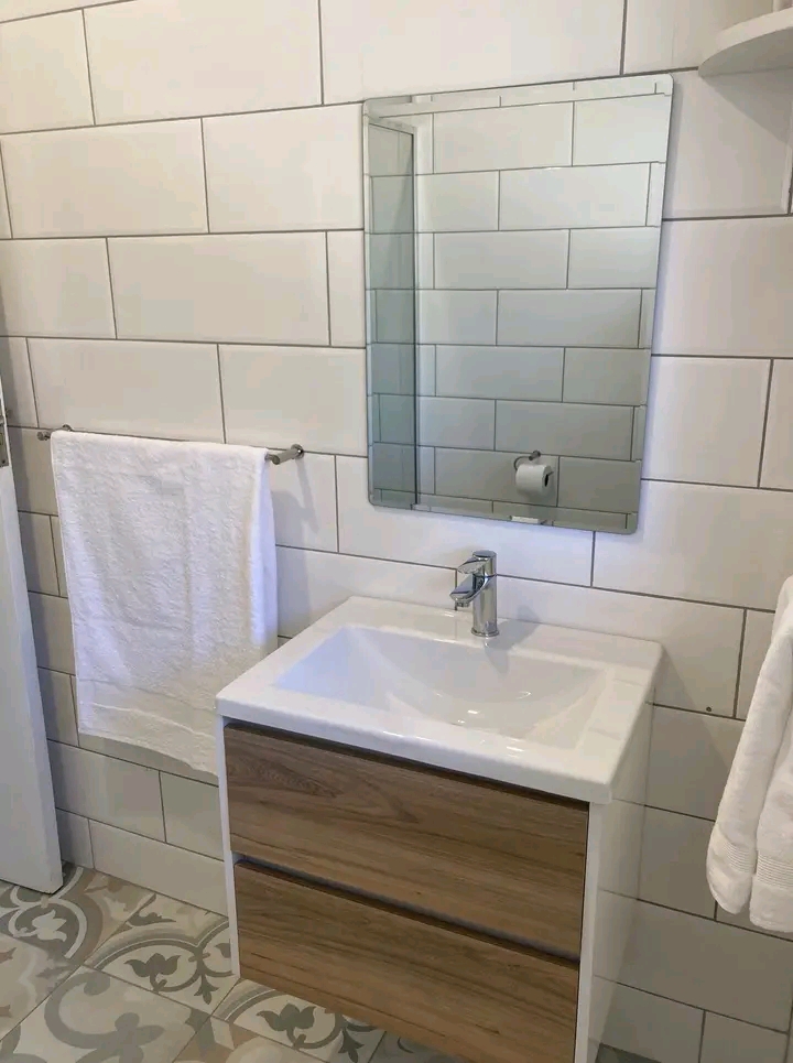 Room to rent in house-share, r4,350.00, for a  in Ferndale