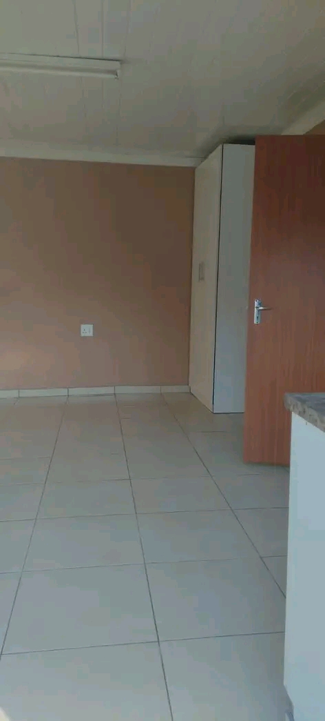 Neat & clean cottage available immediately 
  in Leondale