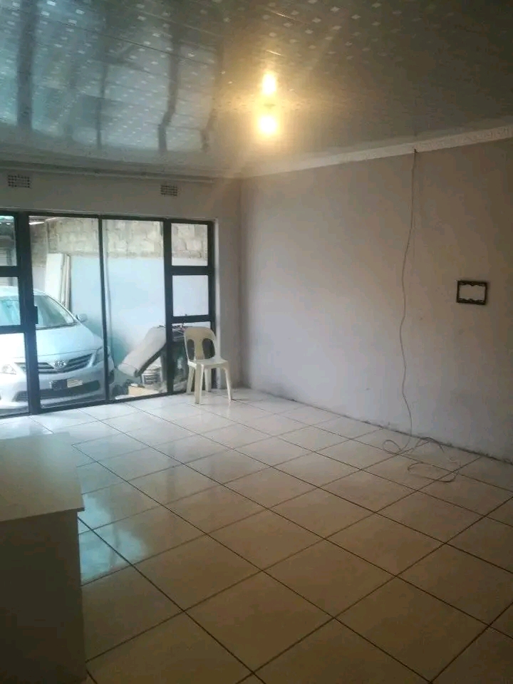 Big ensuite available immediately in zone 5 n  in Meadowlands