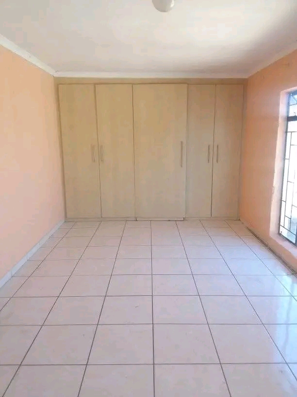 Bachelor  available in ex2 
with
fitted war  in Rabie ridge