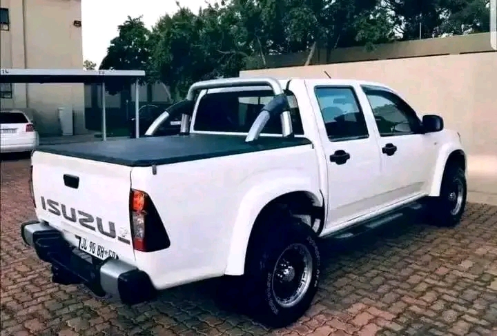 Isuzu for sale price r 40.000 for more inform  in Protea Glen