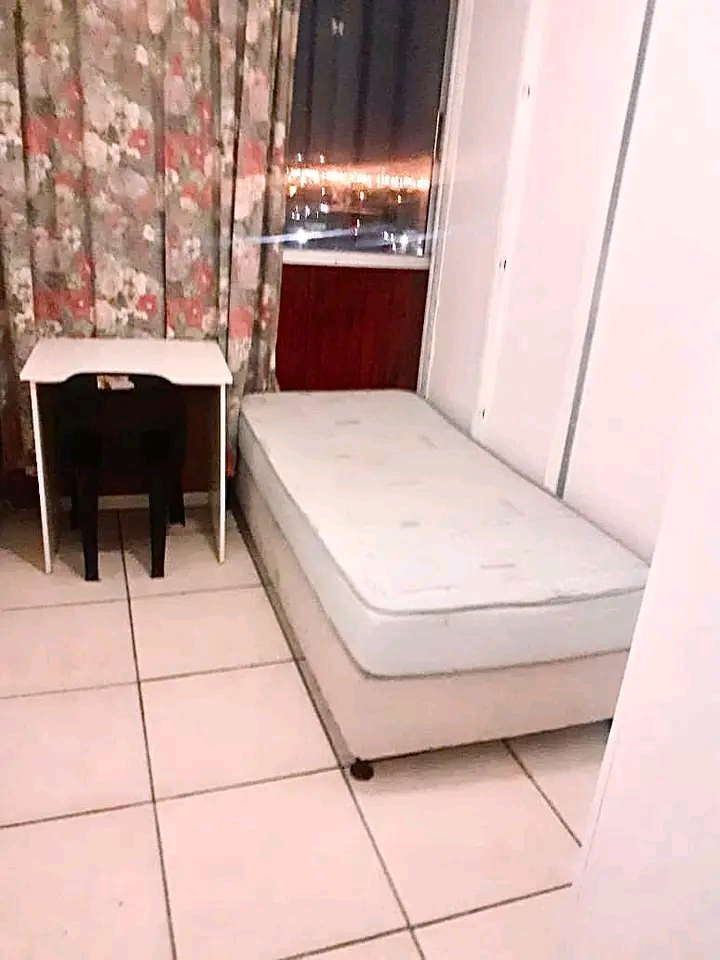 Female accommodation
single room available   in Bryanston
