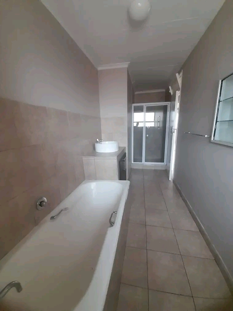 Room available move in 1st of march 
monthly  in Sandton