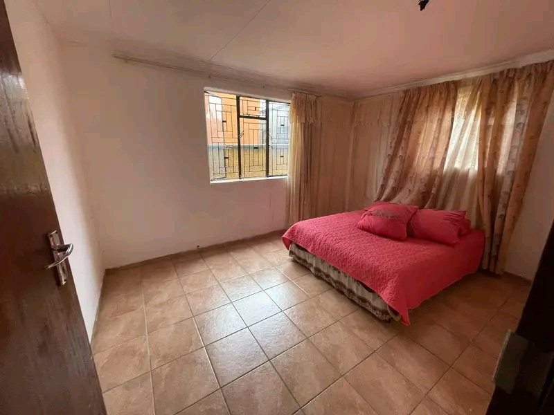1 separate bedroom cottage with kitchen with   in Tembisa