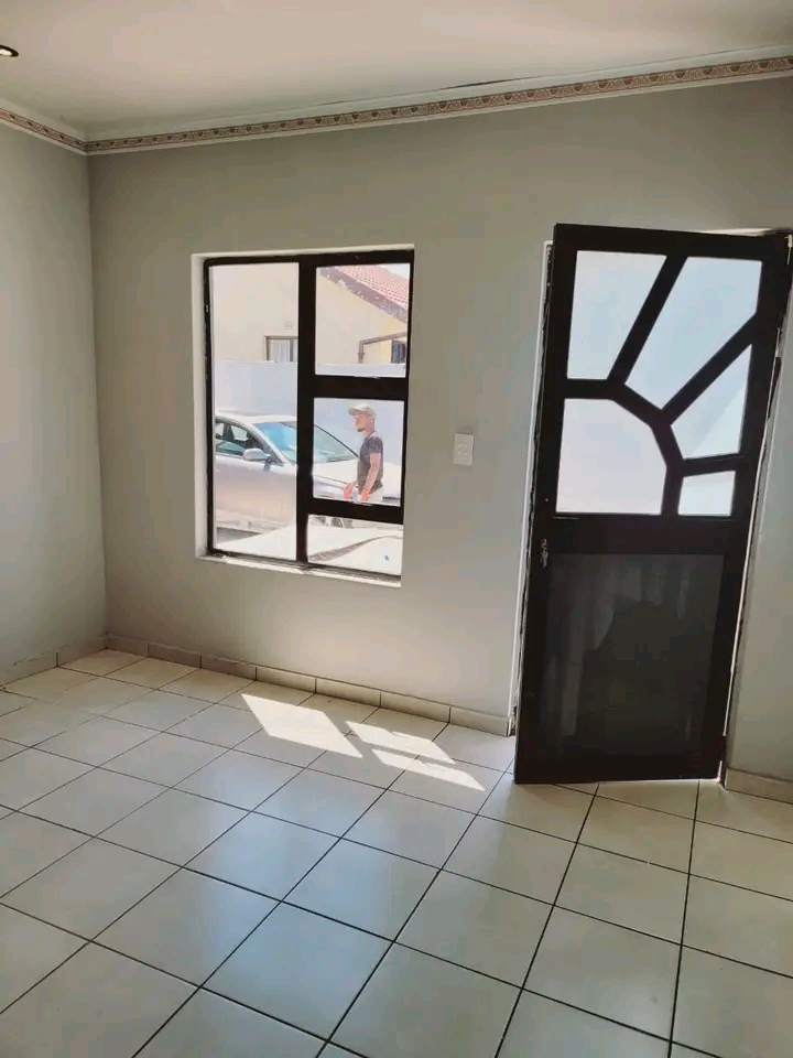 Bachelor room available for rental in ext 2
  in Vosloorus