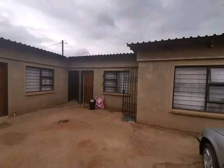 Room available at phase 1 not far from kgatel  in Braamfischer