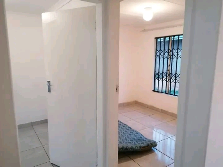 2 bedroom 1 bath house for rent in green vill  in Soweto