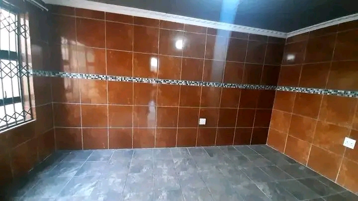 2 combined room -with inside shower (and outs  in Ebony Park