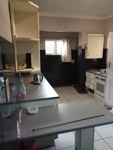 Room to rent for a dayshift working female in  in Vanderbijlpark
