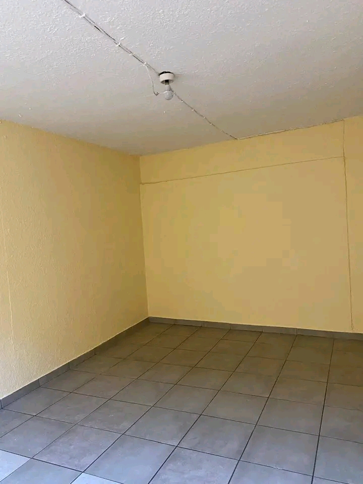 Big room available hospital view next to enge  in Tembisa
