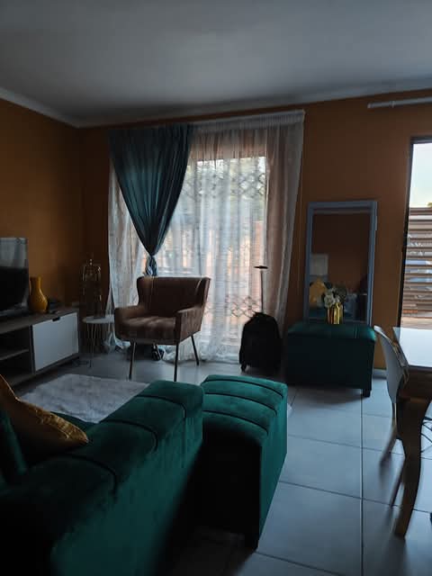 Rental corn ebony &isikhali street 
r4100 pm  in Birch Acres
