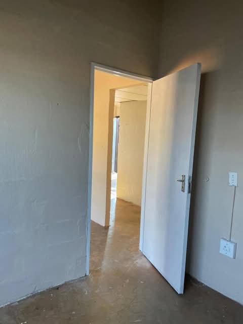2 bedroom house for rent 
location: ext 14   in Vosloorus