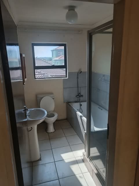 Room available for occupation in ext 27  on i  in Clayville