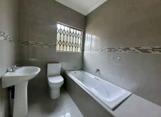 Ground floor 2bed 2bath apartment for rent cl  in Wilgeheuwel