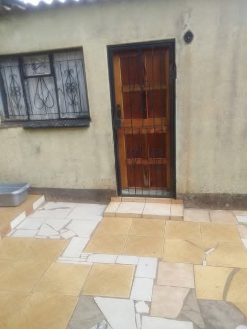 Two room for rental zone14 nd 1 nd half room   in Sebokeng