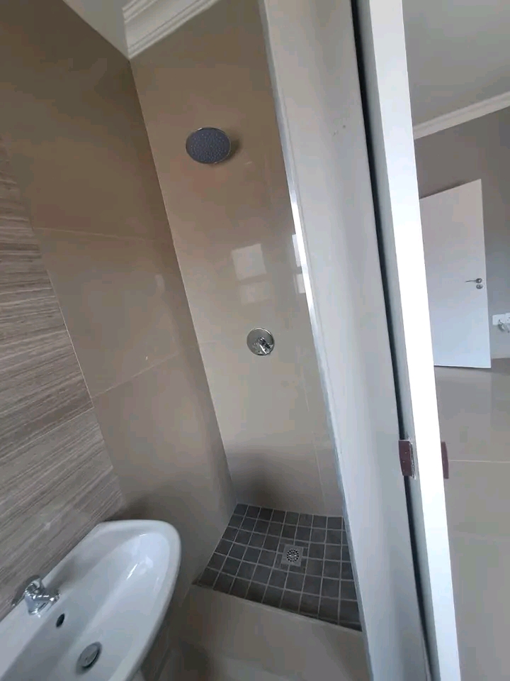 Newly built bachelor to rent at ext 36  price  in Olivenhoutbosch