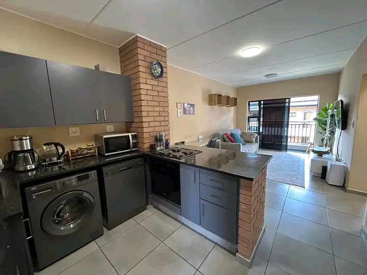 Modern 2 bedroom 2 bathroom apartment availab  in Midrand