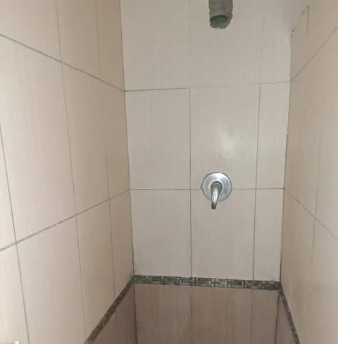 Ensuite available 
parking available 
kids   in Dobsonville