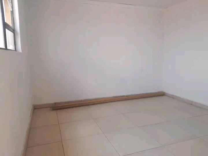 Cottage available in east field for 2300 +230  in Vosloorus
