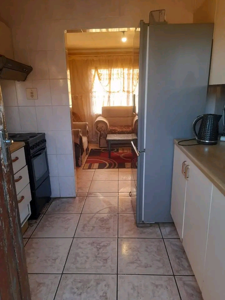 2 bedroom house with two outside rooms n gara  in Vosloorus