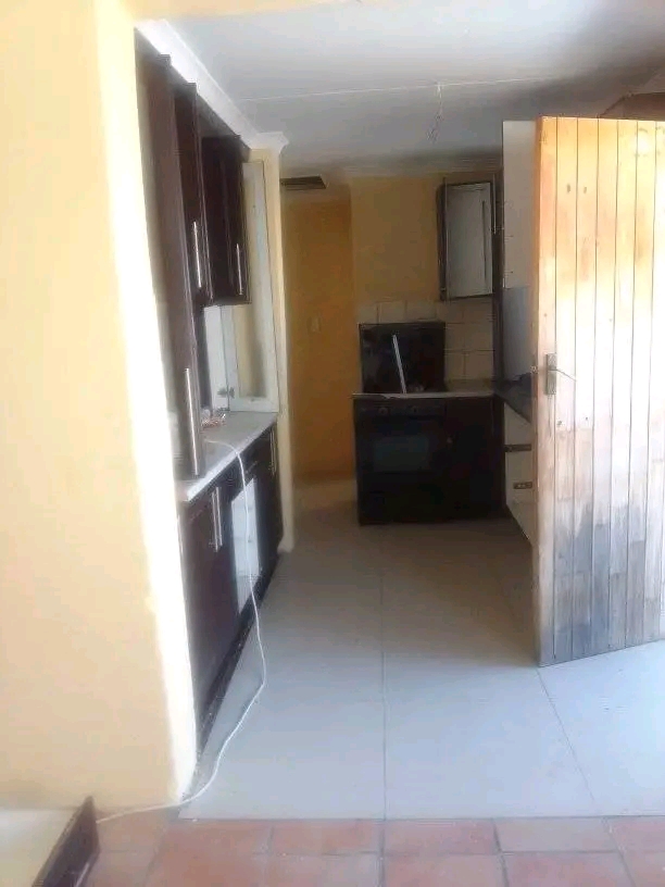 2 bedroom house with fitted kitchennette, fit  in Rabie ridge
