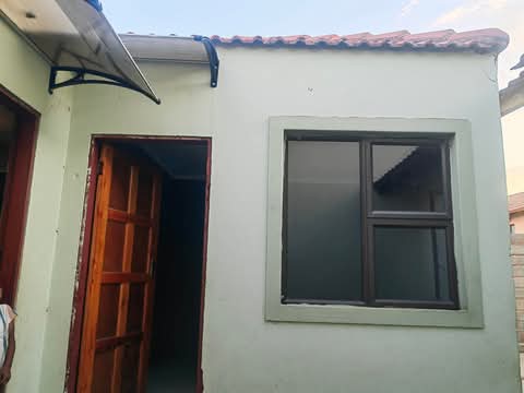 Room to rent at ext 11 
water and electricit  in Protea Glen