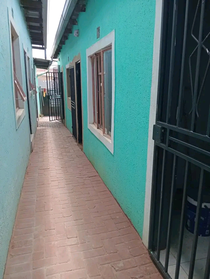 Room available for 1st november ema 15 next t  in Ivory Park