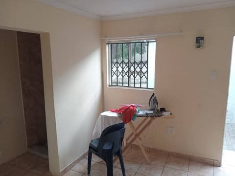 2 rooms available in allendale next to tallga  in Allandale